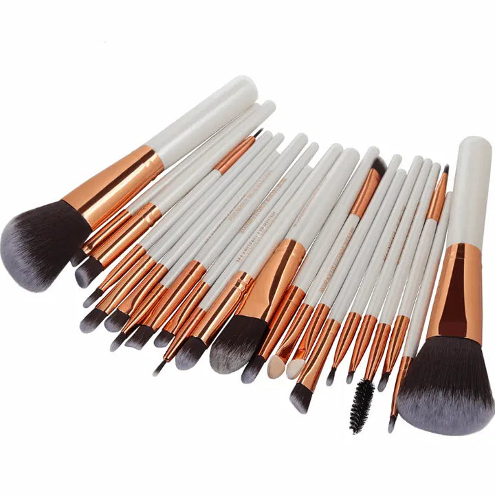 Convenient Makeup Brush Set with Case for Beginners